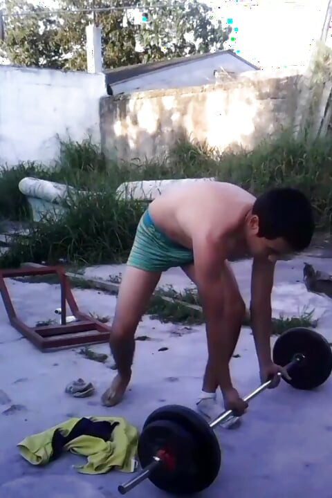 Jesus sin playera en boxer