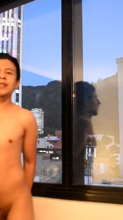 Îmi bag dildo-ul la baza turnului Colpatria din Bogota | Clip 1