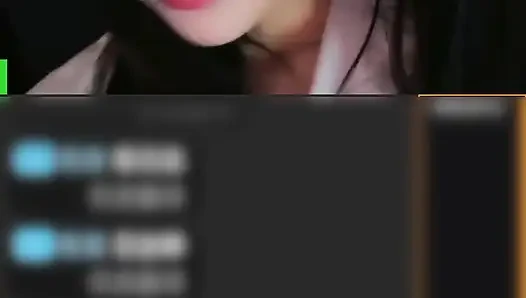 Öğretmenin video canlı yayını, şehvetli bir grup adamla paylaşıldı
