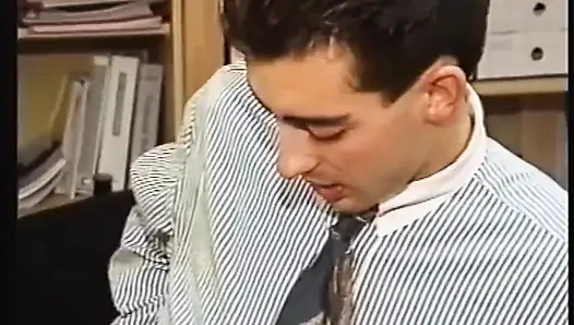 Sexy sekretärin in den arsch gefickt und von zwei großen schwänze in und ins gesicht gespritzt