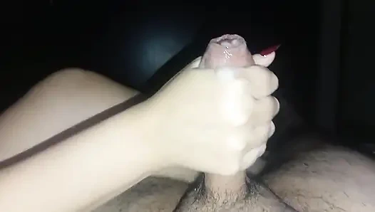 Schöne Nägel beim Masturbieren