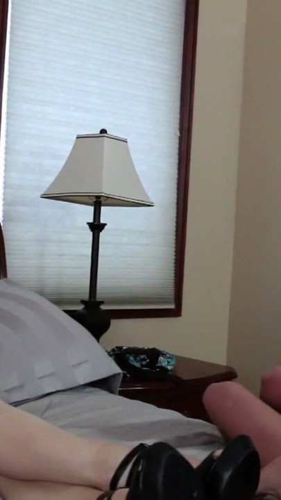 Mature Milf dachte Sie ist alleine | Clip 2