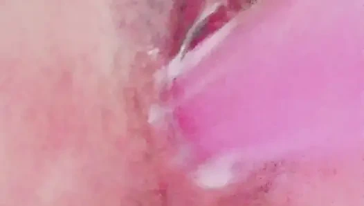 Kremsi amcığımı tek başıma oynamayı seviyorum