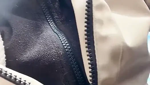 Dışarı Çıkıp Işeyen Amcık Ortaya Çıkıyor