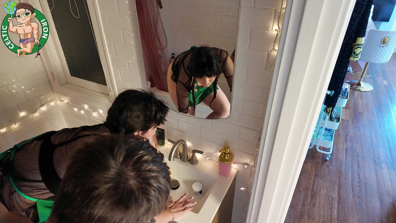 19 Year Old Starbucks Employee Gets Fucked - Voyeur 4K