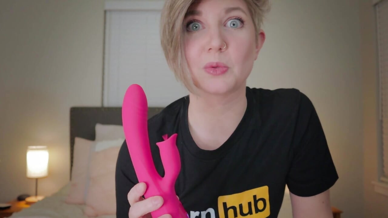 Unboxing and Review of the Unvomi Pulsating Rabbit Vibrator From Paloqueth with Housewife Ginger