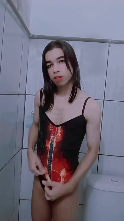 She Carlazinha in a swimsuit and panties stuck in her ass