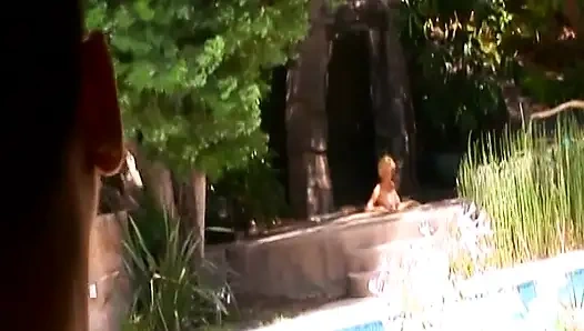 Tante semok dengan toket aduhai lagi asik ngentot kontol sampai mengerang keenakan