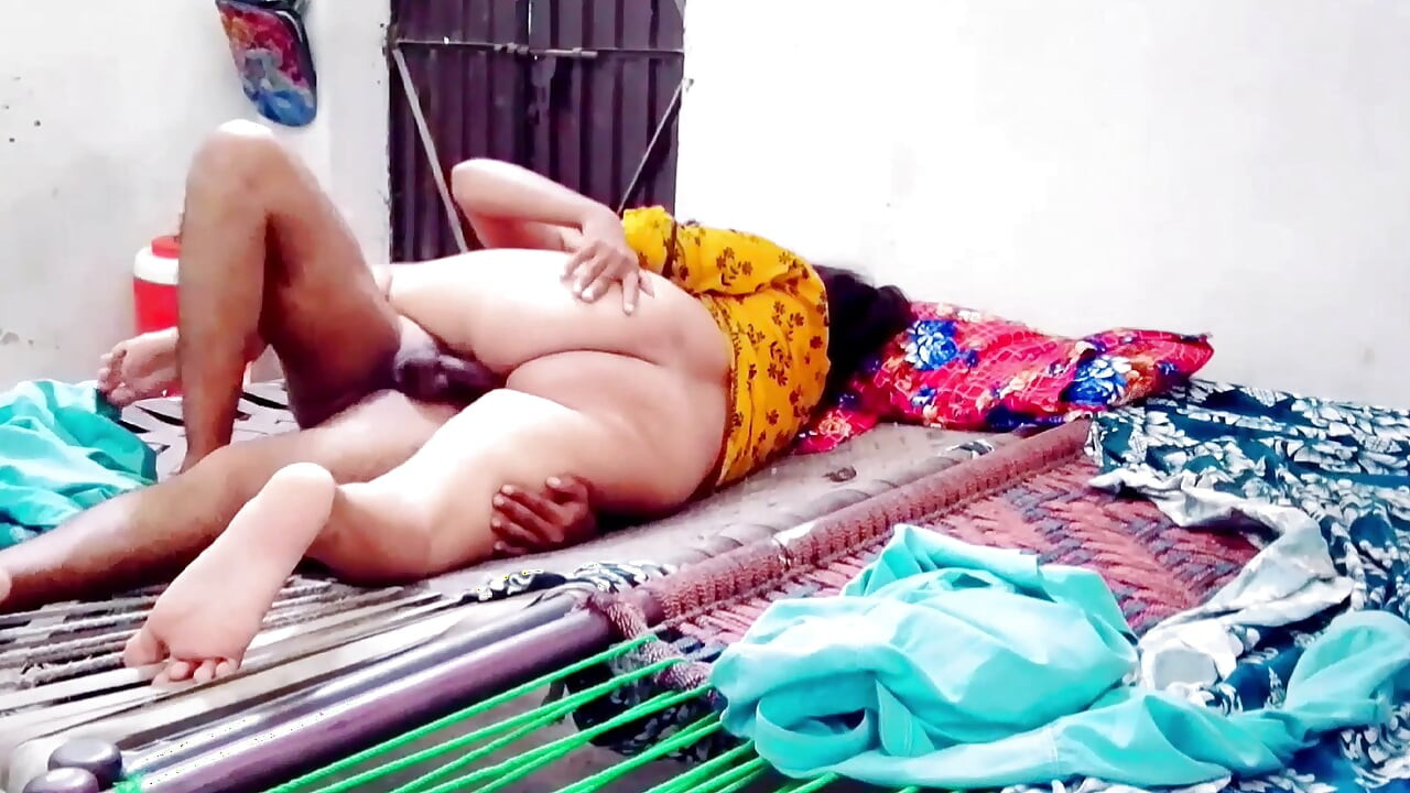 Parte  andato a casa di bhabhi durante le vacanze estive e mi diverto molto con il mio adorabile india, catturato in camer