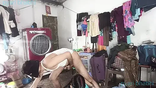 Amına dildo sokup kocasının götüne vurdu, sonra kocam götüme vurdu, Hintçe ses yeni tarzda