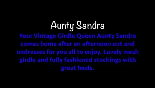 Тетушка Sandra вся в черном раздевается для тебя, Vgq46