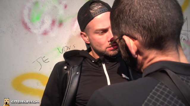 CITEBEUR.COM - The little rabbit and big bad wolf