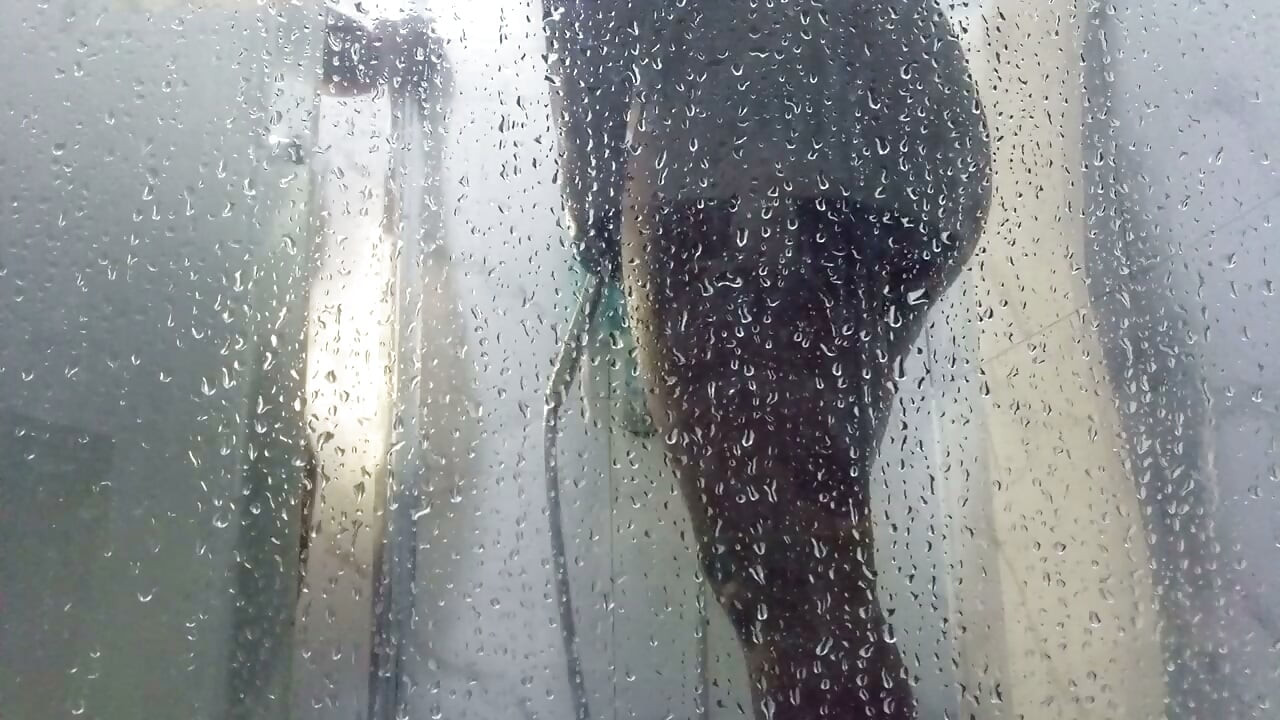 전 남친과 함께 샤워하는 건 건강에 좋다. 관계 분위기를 강화시켜주니까.