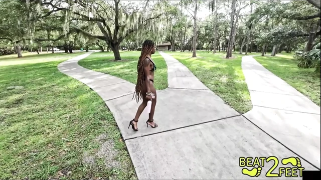 Giggles' Struts Feet In Heels