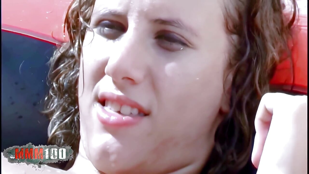 Anna, lijepa tinejdžerka Anna pleše i skida se