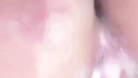 Mantasha idrisi zum ersten mal riesige große flasche