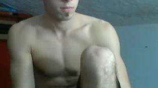 Caras heterossexuais mostrando os pés na webcam