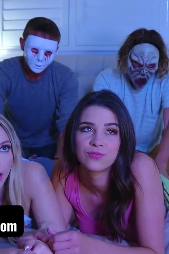 Swappz - Swapping Our Little Step Sisters Kylie Rocket & Lily Larimar for a Halloween Foursome