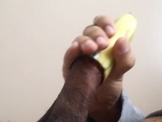 Pakistańska masturbacja ze skórki banana