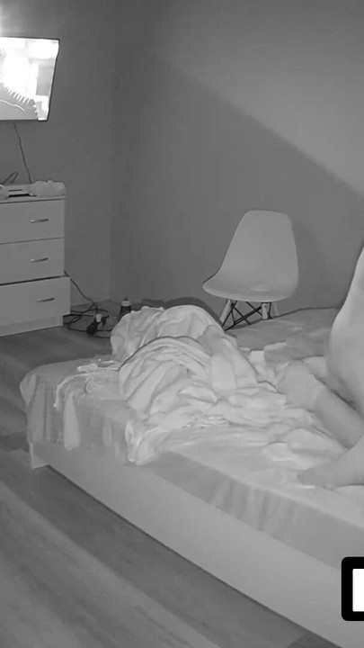 Trenutak koji morate vidjeti iz "LUUV-a. Pravi par pronalazi uzbuđenje u pretvaranju svog stvarnog života u domaći seks show za publiku"