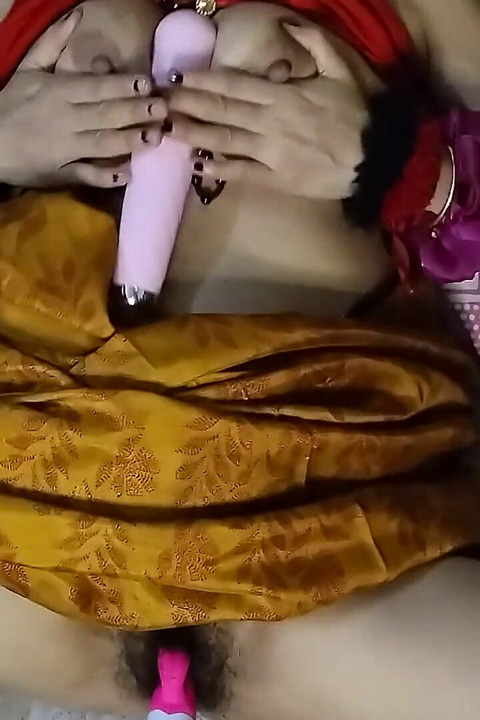 Bhabhi Inserted Sex Toy Into Pussy and Took Out Pussy Juice