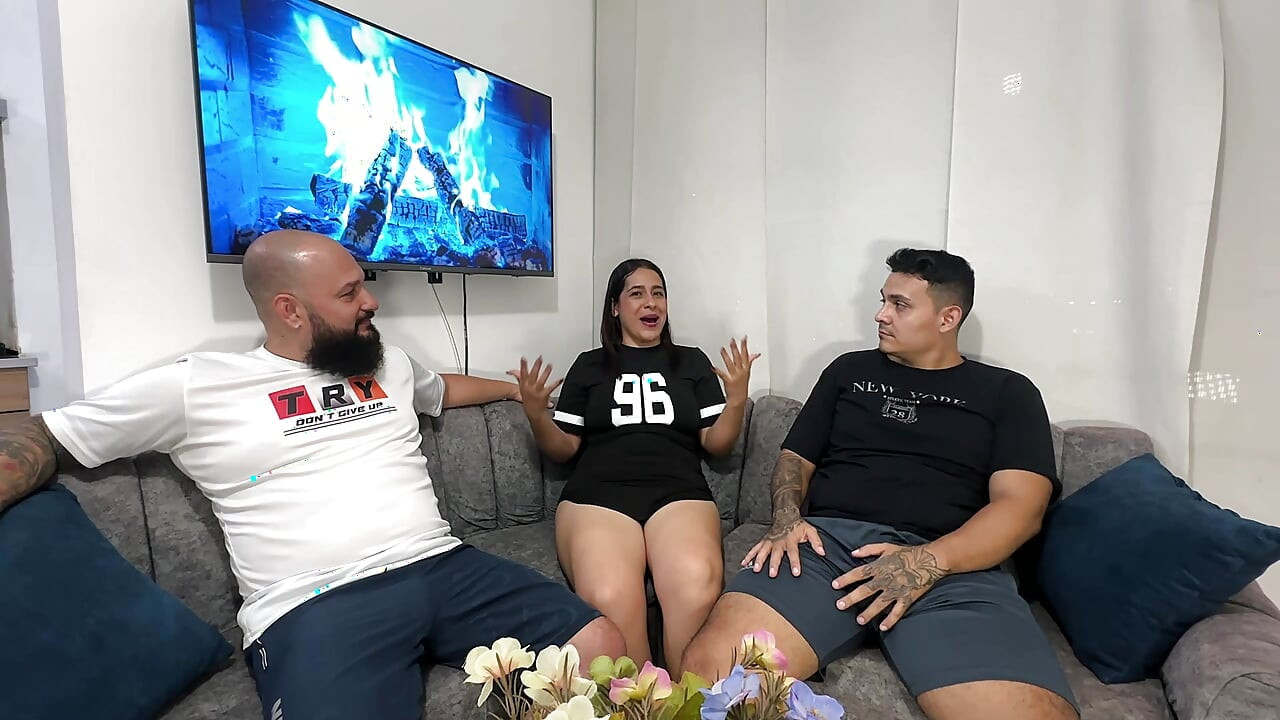 Θέλω να ευχαριστήσω όλους τους θαυμαστές μου με αυτό που αγαπούν, γι' αυτό κάνω ένα πλούσιο τρίο - PORN EN ESPAÑOL