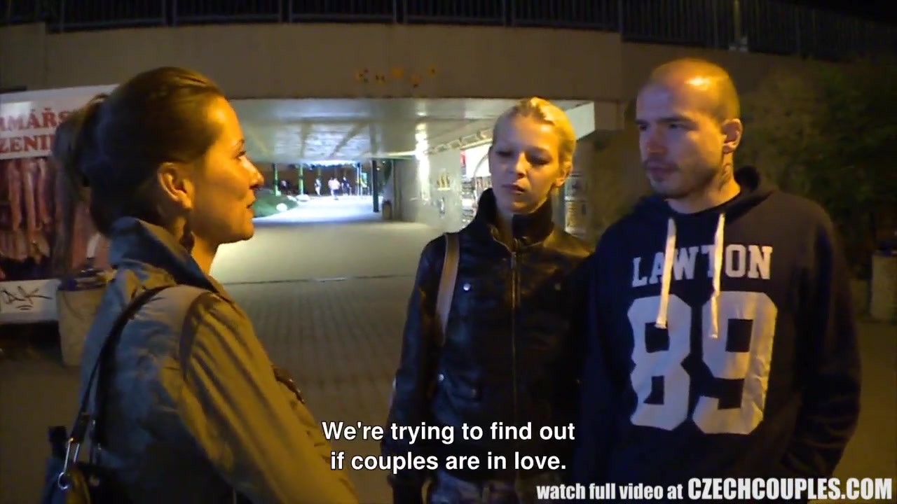 Gf交換のためにお金を稼ぐ美しいチェコ人ペア