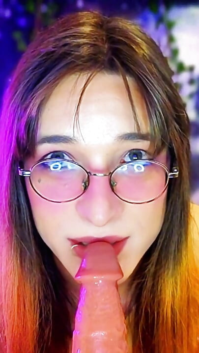 Fată transsexuală matură sexy oferă cea mai bună muie