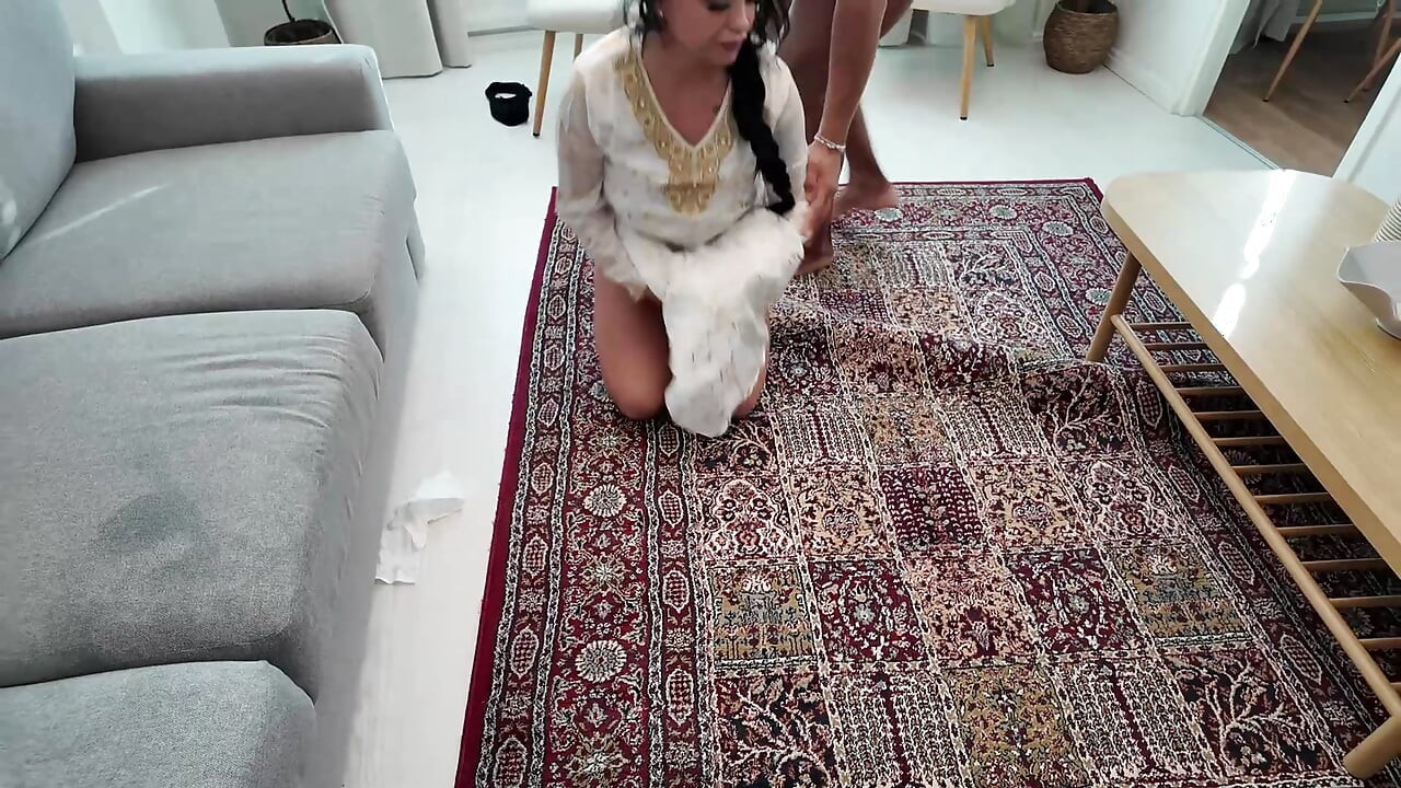 Isteri Arab dikongkek zakar hitam besar