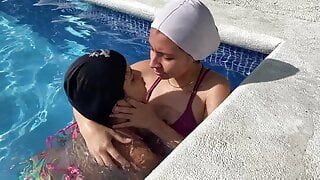 I invite my girlfriend to the pool and we fuck in the bathroom