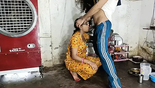 Ateşli seksi üvey kız kardeşin üvey erkek kardeşinin arazisinden üvey kız kardeşinin evde yalnızken eğlenceli seksi Hintçe ses