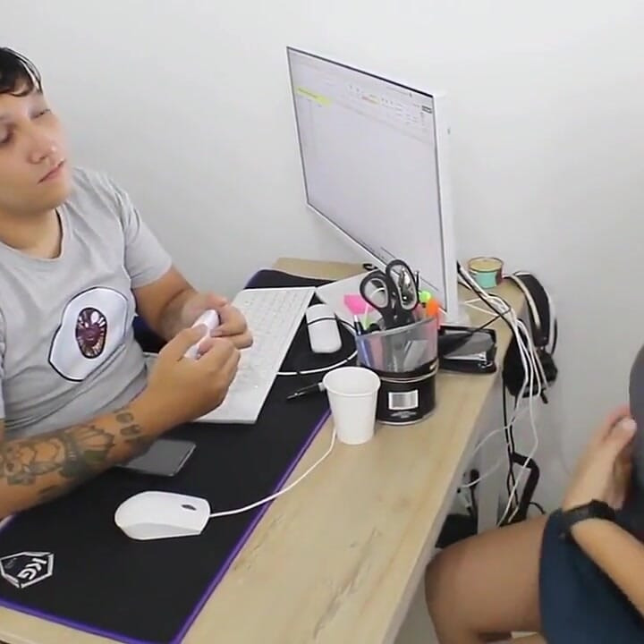 Fotto il impiegato per una promozione al lavoro in azienda