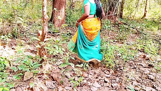 Outdoor-dschungel-sex. Desi Bhabi fickt den kleinen Bruder des großen schwanzes des ehemanns im Wald. Telugu dirtytalk.