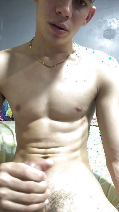 ตื่นขึ้นมาด้วยควยแข็ง