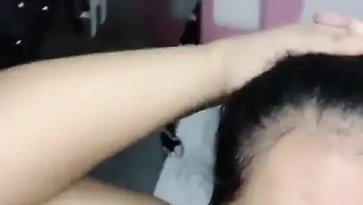 Aşağılanmayı, yüzüne tokat atılmayı ve ağzıma ve yüzüme idrar almayı seven itaatkar bir köleyim