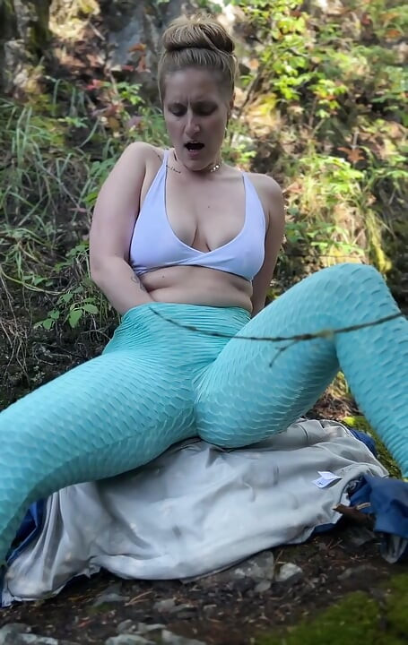 I Got Horny While Filming a Youtube Video so I Stopped to Finger Myself