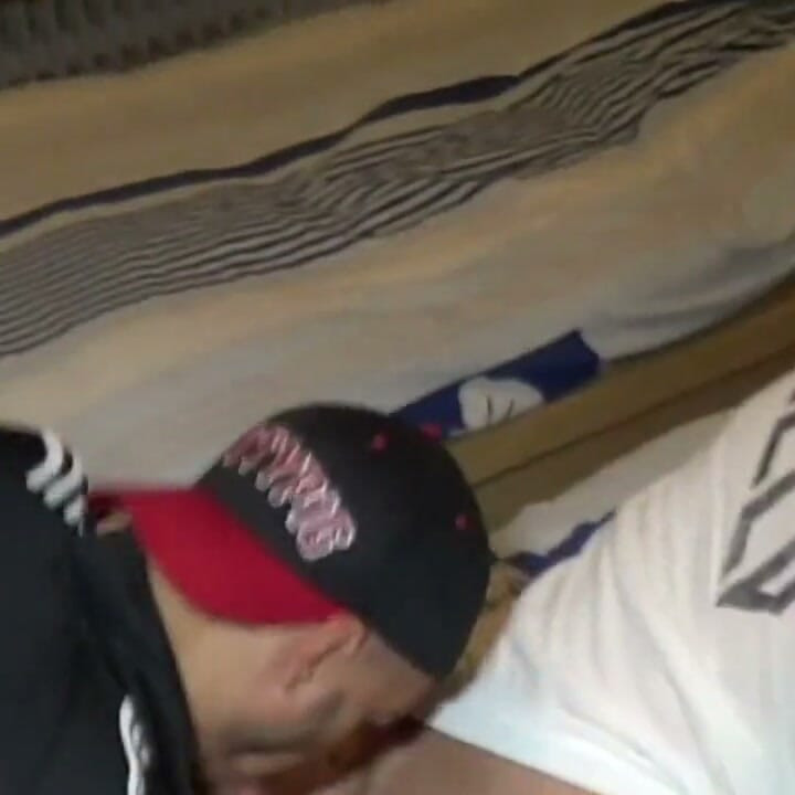 מזיונים גולמיים על ידי הזין הענקי של אוסקר
