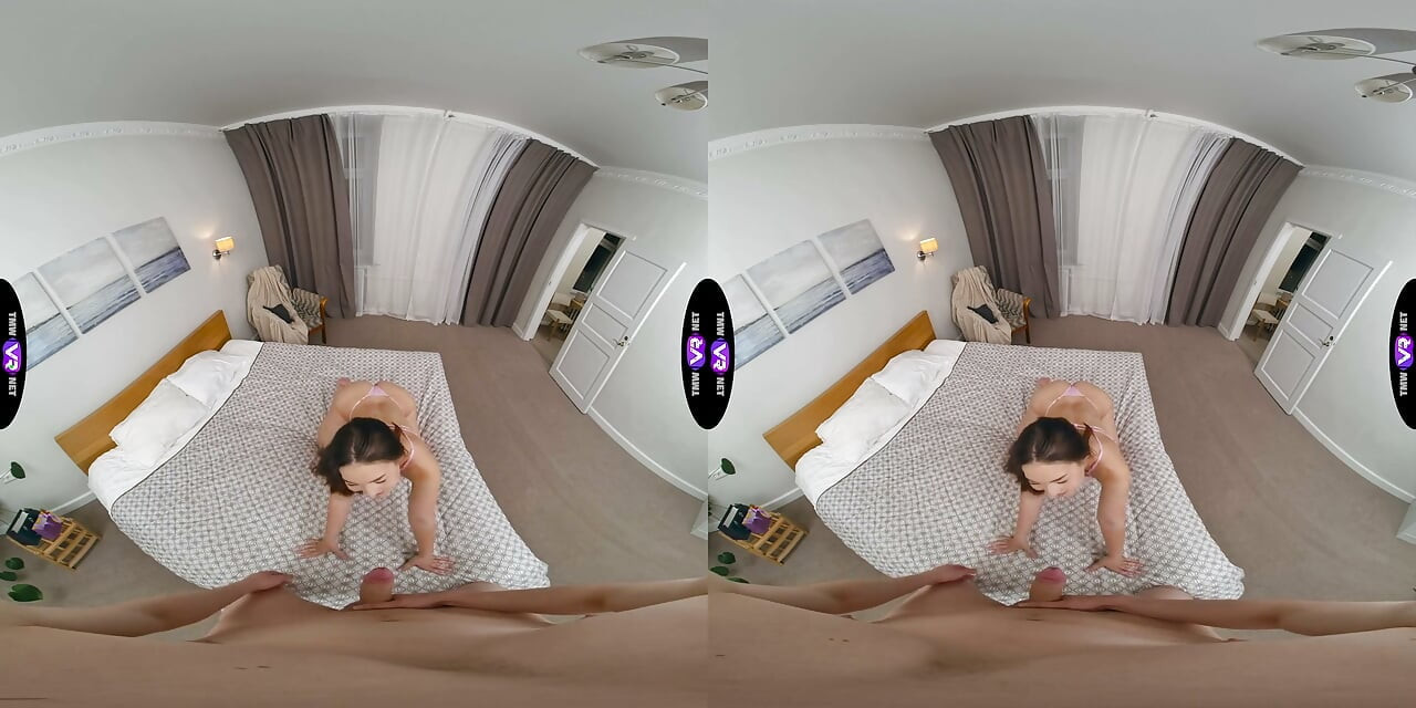 Iubita excitată scapă prosopul și se așază pe pula lui tare - TeenMegaWorld