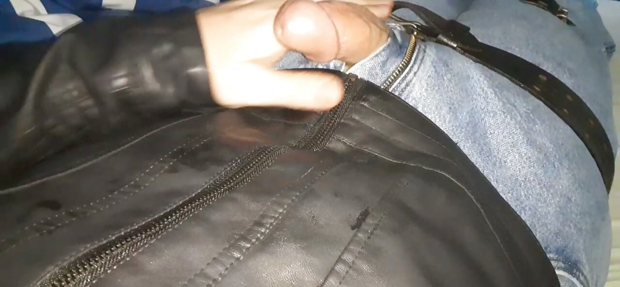 Solo edging on new leather