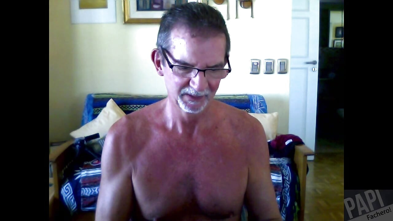 Comparing my Old MicroSoft LifeCam VX-2000 Webcam with a new HD Logitech C922 Pro Stream Webcam