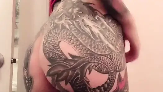 Tatooed Ass Shaking