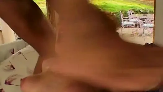 Berüchtigte rothaarige MILF genießt dp-dreier