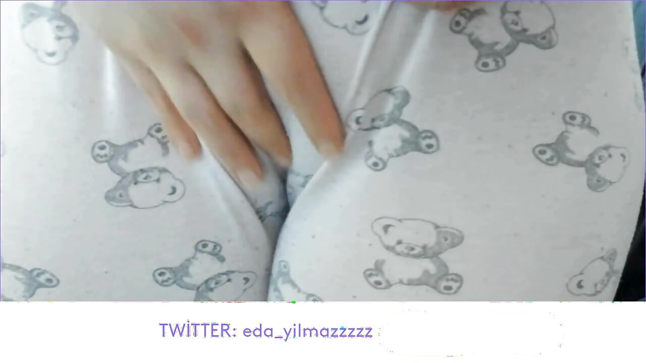CAMELTOE- MASTURBARSE CON PIJAMA- FROTANDO EL COÑO CON PIJAMA