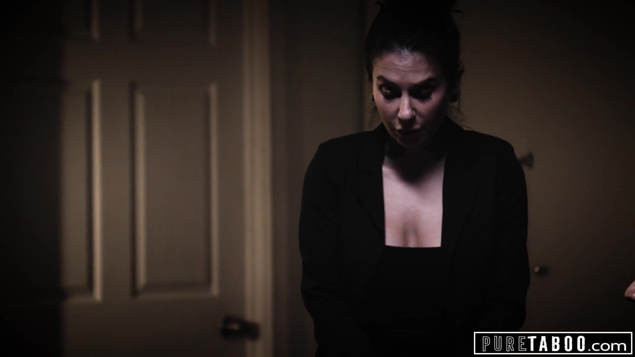 純粋なタブー、セクシートランスガールが悲しみの男をやる