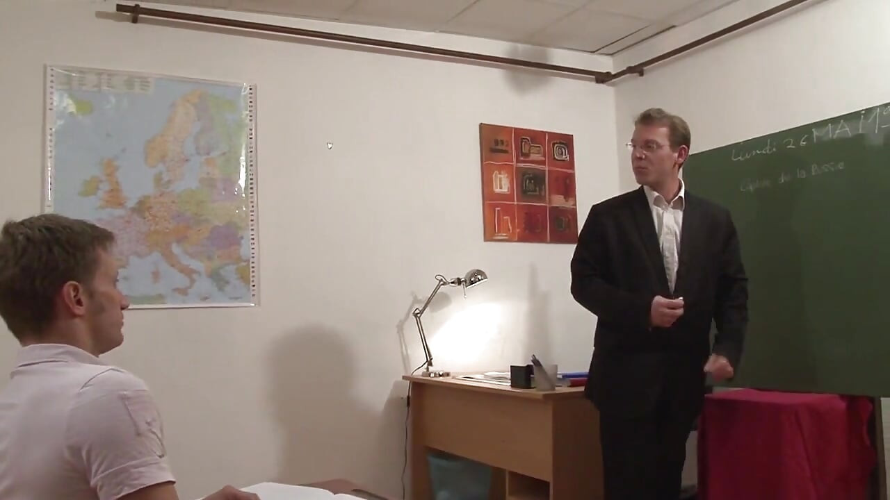 शौकिया फ्रेंच लाल बालों वाली छात्रा की टीचर और सहपाठी द्वारा जोरदार चुदाई और सोडोमाइज्ड