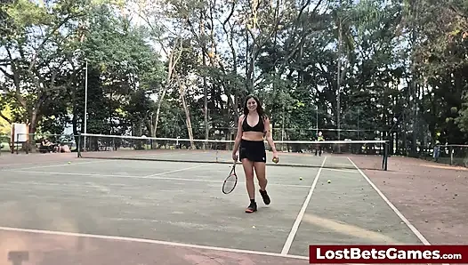 Rafaela ve Igor striptiz tenisi maçını dışarıda yapıyor