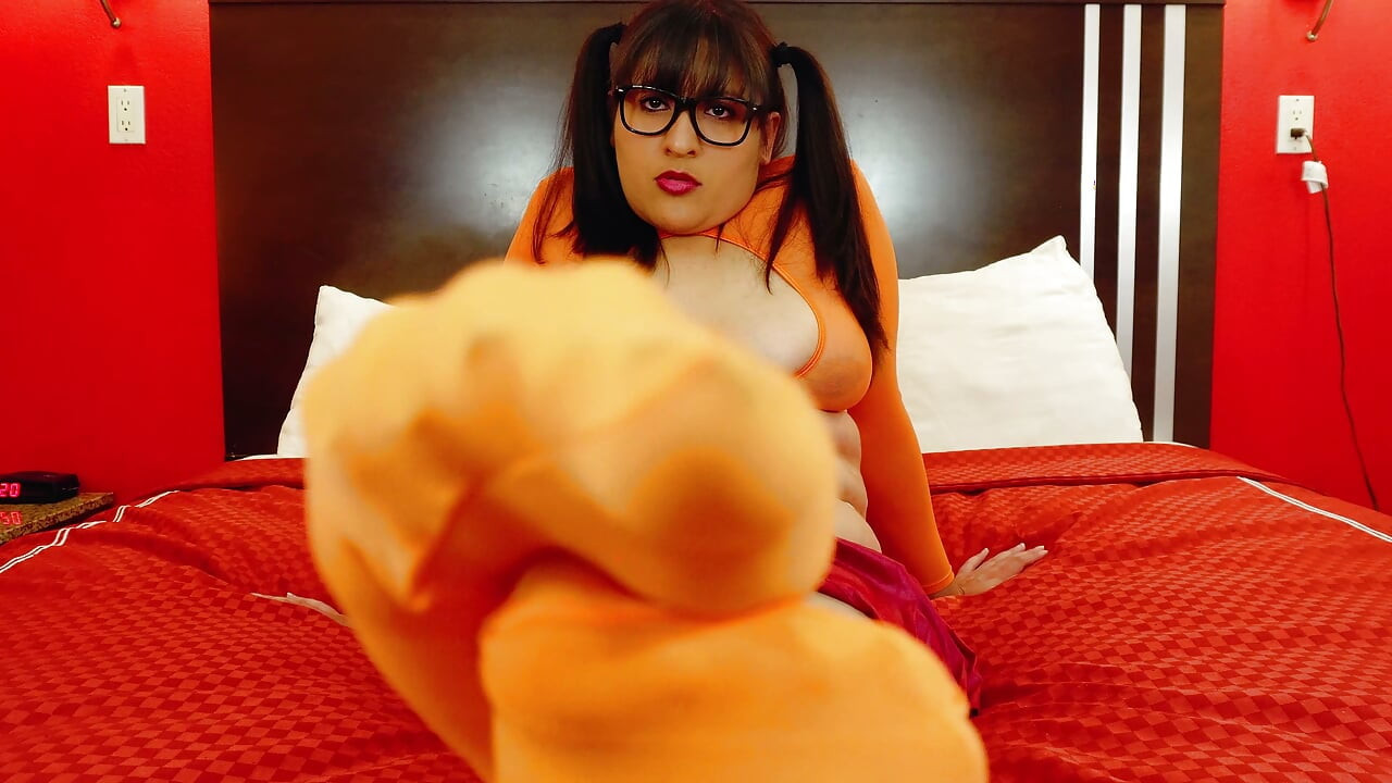 Velma Wants Shaggy to Worship Her Feet