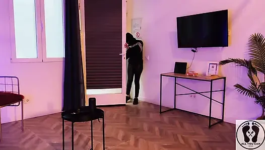 4k yabancı Ana Spears eve giriyor