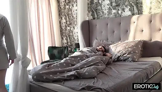 Dia bermimpi berhubungan seks dengan tetangganya dan terkadang mimpi menjadi kenyataan