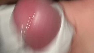 Мастурбация со спермой в трусиках Kleenex